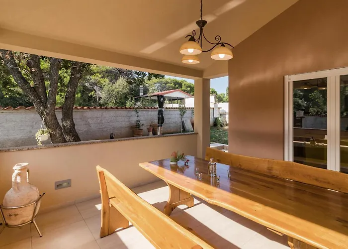 Prázdninový dům Gorgeous In With Wifi Pula